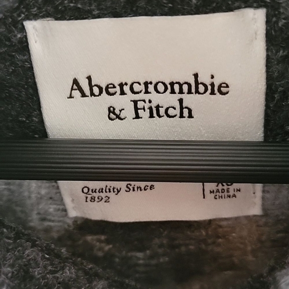 A&F Boucle sweater xs NWOT - Picture 5 of 5